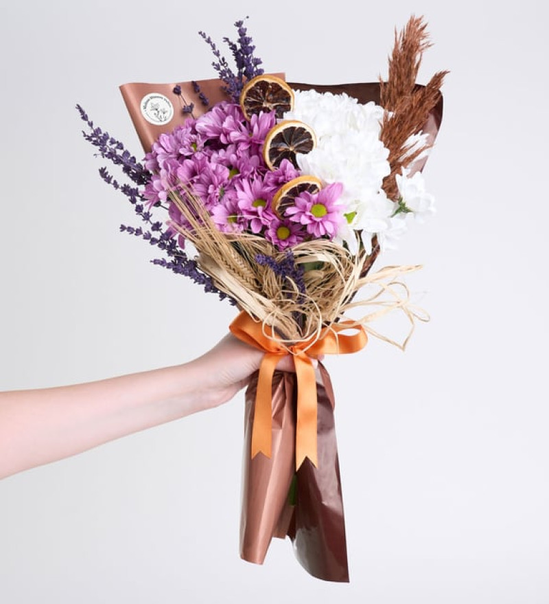 Koyu ve Açık Kahve Bukette Pembe Beyaz Papatyalar