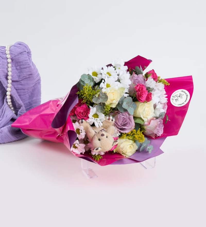 Pembe Bukette Renkli Güller ve Ayıcık Anahtarlık