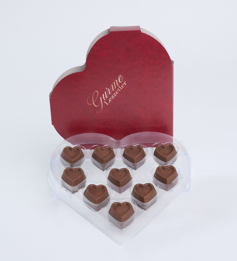 Akvaryumda Kırmızı Güller ve Kalpli Çikolata Kutusu 125g