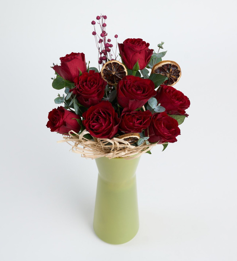 Zeytin Yeşili Cam Vazoda 9'lu Kırmızı Gül Buketi
