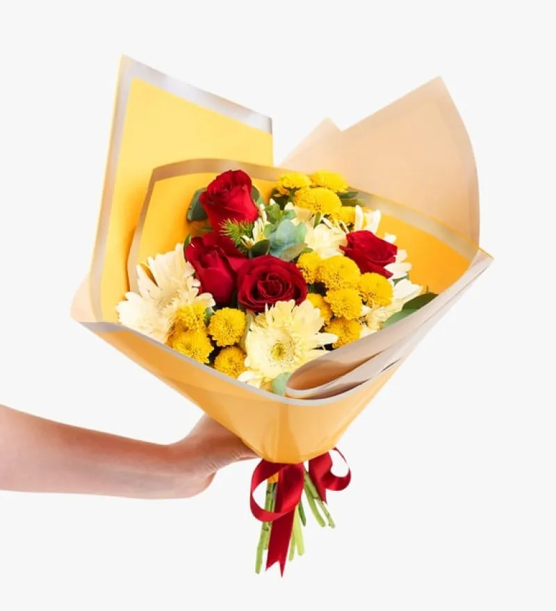 Sarı Bukette Beyaz Gerberalar ve Kırmızı Güller